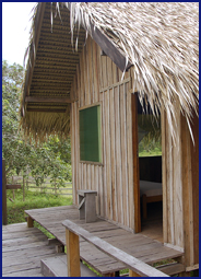 Amazonas Lodge Juma Lake Inn - Aussenansicht einer Hütte